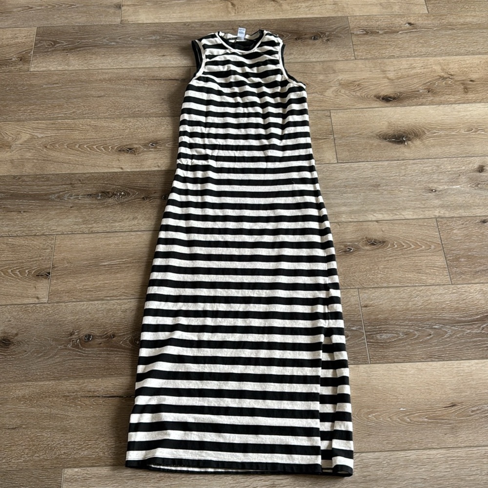 Black and White Striped Midi Dress - Picture 4 of 7